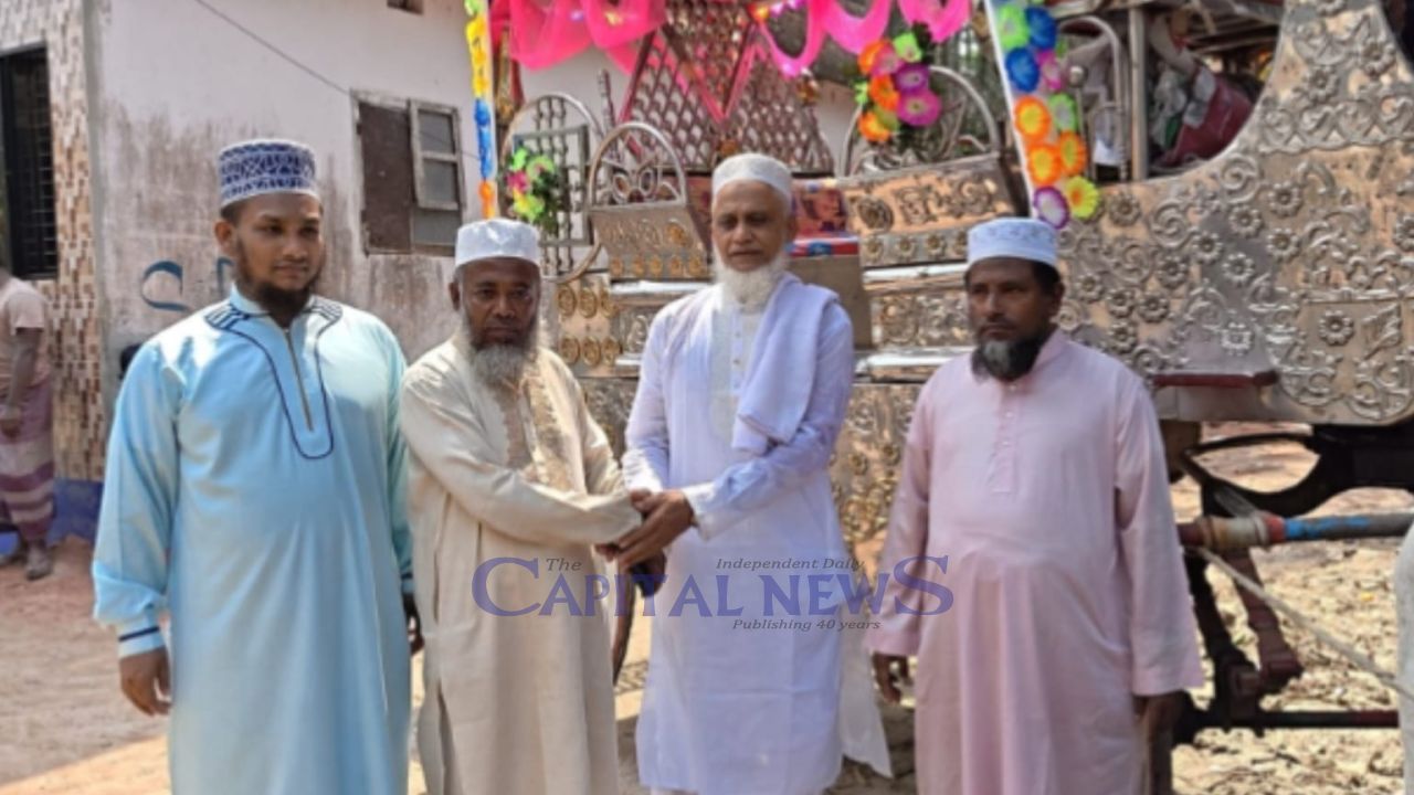 Mosque Caretaker Given Grand Farewell on Horse Carriage in Raipur 