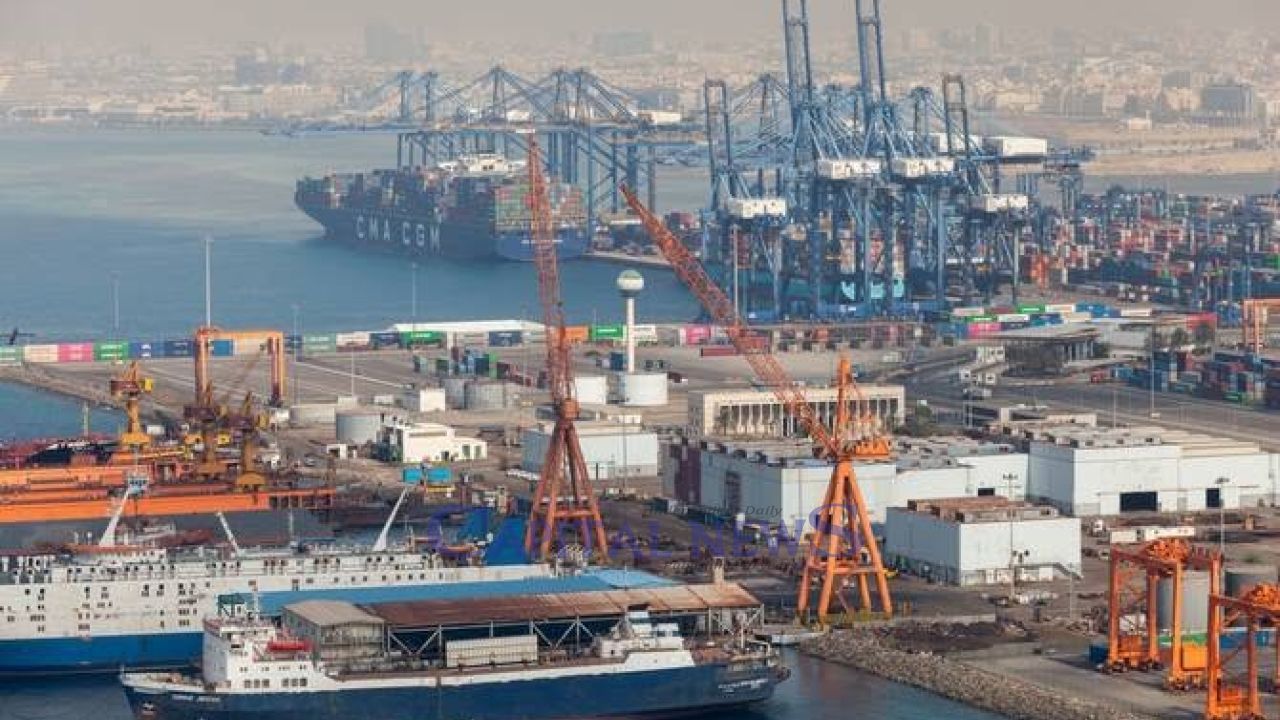  Saudi Arabia`s Trade Surplus Soars to $6.9 Billion as Oil Exports Rebound