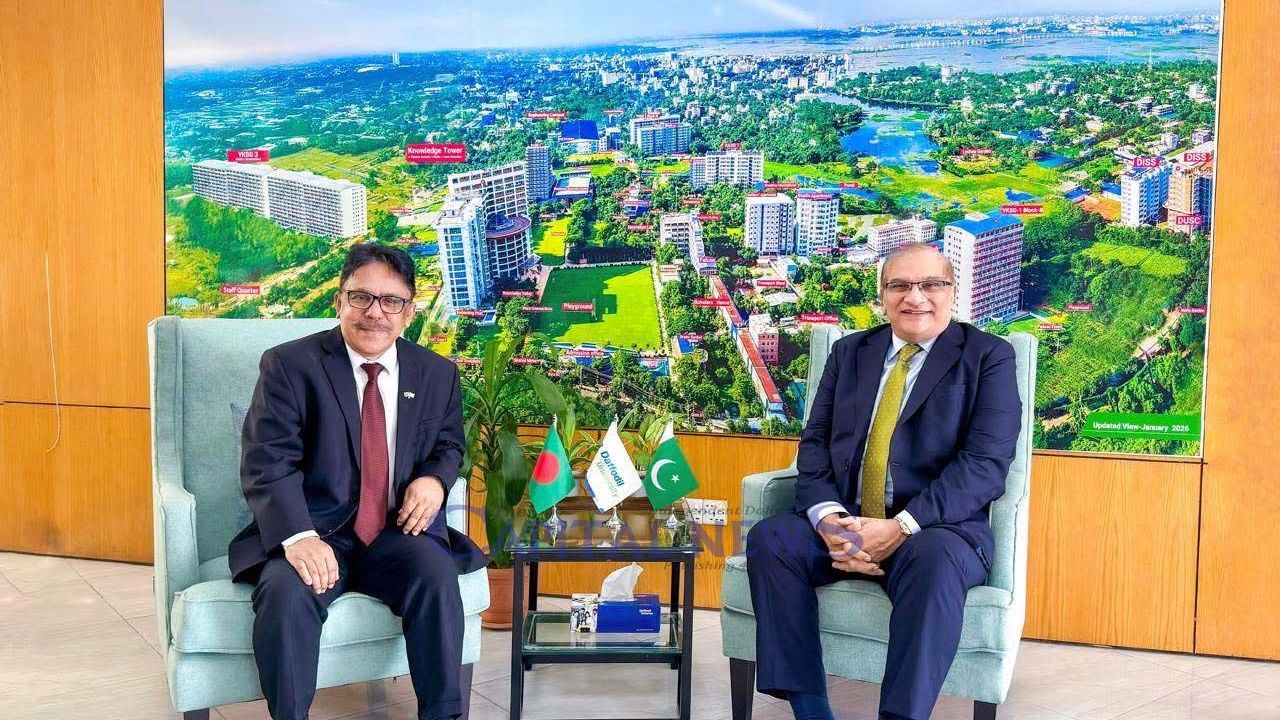Pakistan, DIU explore stronger academic ties in IT, AI and robotics